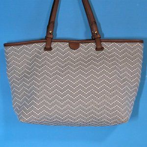 Fossil Woven Tote with bright pink lining